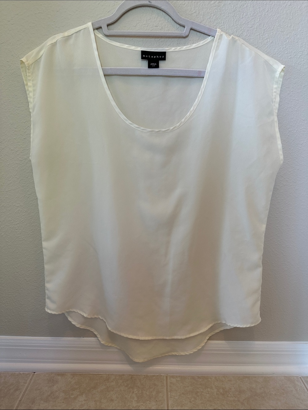 Metaphor Women's Cream Scoop Neck Cap-Sleeve Blouse